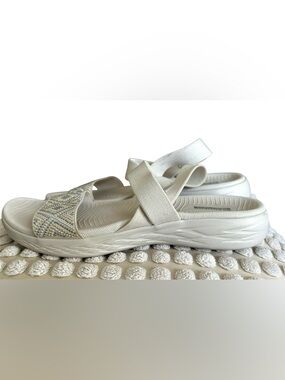 Skechers Beige Goga Mat Beaded Slingback Sandals Size 10 Women’s